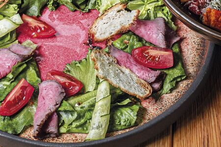 Салат с ростбифом