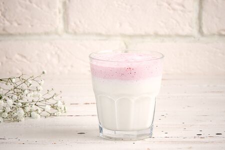 Молочный коктейль с ягодами