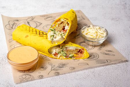 Фалафель в сырном лаваше