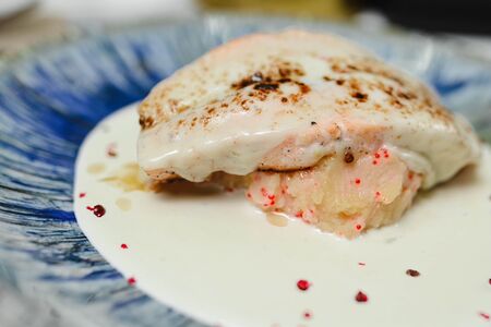 Лосось со сливочным сыром и картофельным муссом