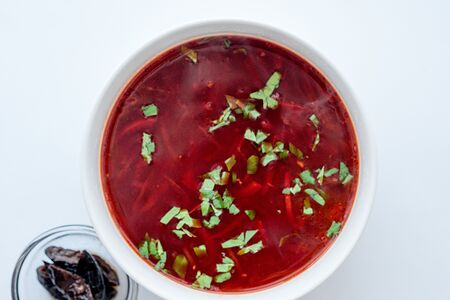 Постный борщ с грибами и черносливом