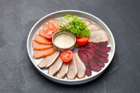 Ассорти мясных деликатесов