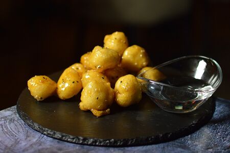 Яблоко в карамели