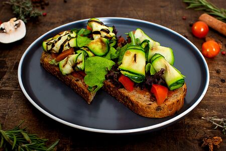 Брускетта с овощами гриль