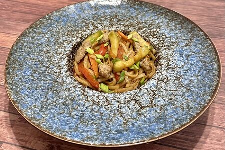 Удон со свининой и овощами