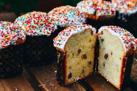 Кулич творожный с изюмом