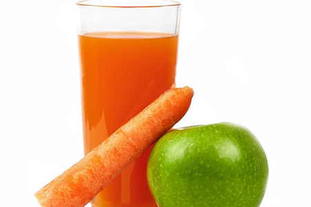 Свежевыжатый яблочно-морковный сок собственного приготовления