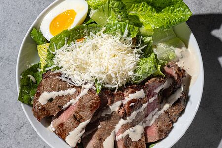 Цезарь со стейком