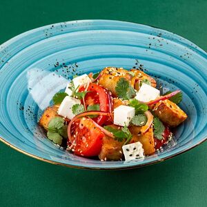 Салат с хрустящими баклажанами