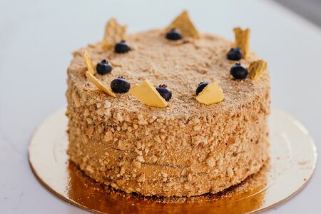 Медовик с фундуком