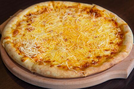 Пицца Четыре сыра на тонком тесте 30 см