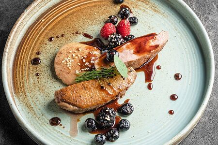 Утиная грудка с фуа гра