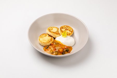 Сырники с ягодным чатни