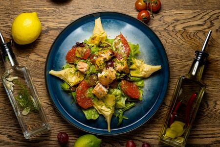 Салат с лососем