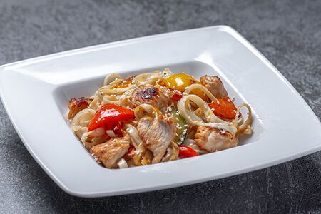 Вок с курицей