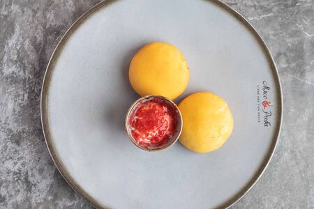 Сырники со сметаной