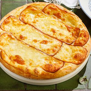 Хачапури с копченым сыром Сулугуни