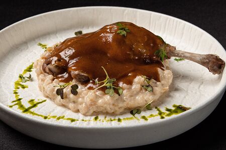 Утиная ножка с ризотто из перловой каши