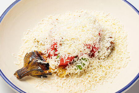 Запеченный баклажан, томаты, фета