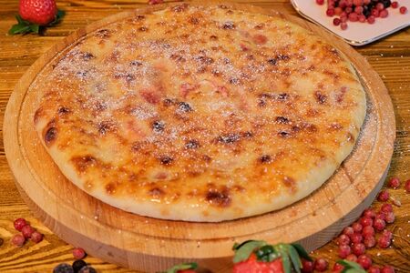 Осетинский пирог с вишней и чёрной смородиной