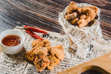Хрустящая острая курочка с соусом сладкий чили