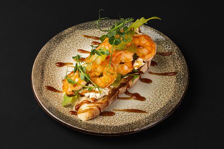 Брускетта с креветками