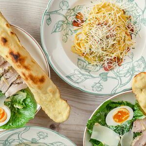 Супер выгодное комбо на компанию - две пасты Карбонара и два салата Романо с курицей