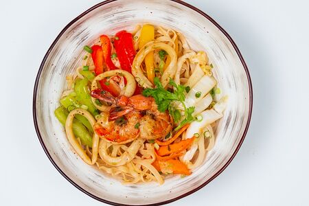 Рисовая лапша с морепродуктами