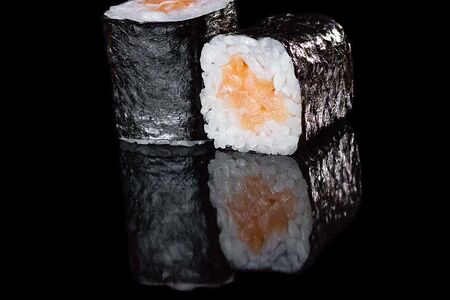 Ролл с лососем