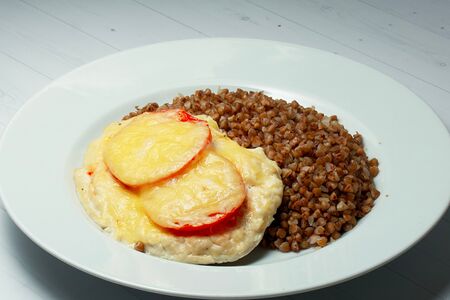 Куриное филе с помидором и сыром
