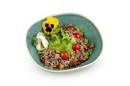 Салат Тартар с лососем и огурцом