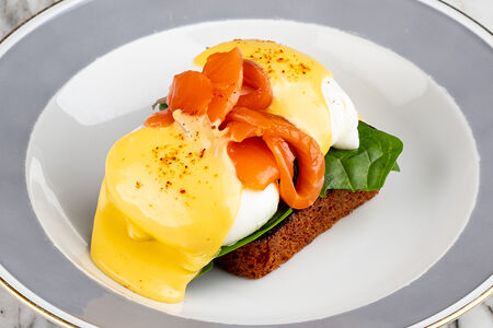 Бенедикт с лососем