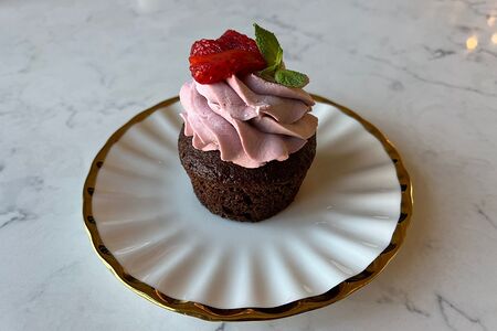 Капкейк Шоколад-клубника