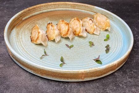 Пельмени жареные Гедза со свининой