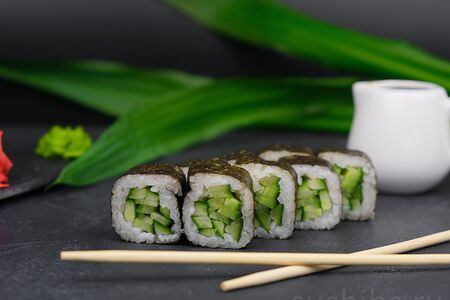 Ролл Маки Огурец