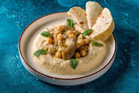 Хумус с запеченным баклажаном