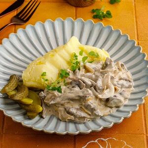 Бефстроганов с пюре