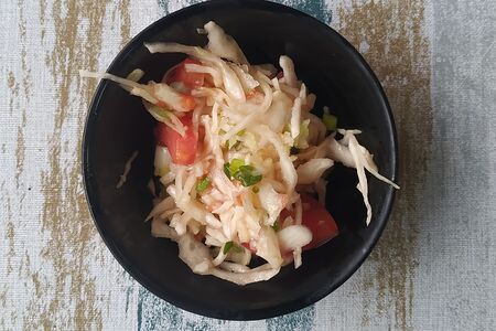 Капуста с помидорами