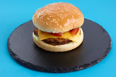 Чизбургер М