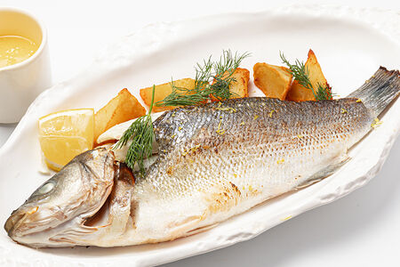 Запеченный сибас, картофель, лимон