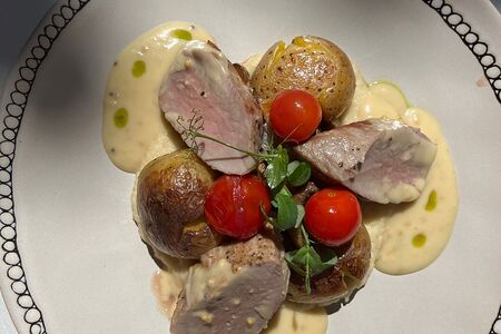 Свинина с розмарином, чесноком и картофелем