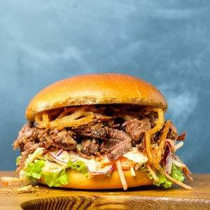 Бургер с рваным мясом
