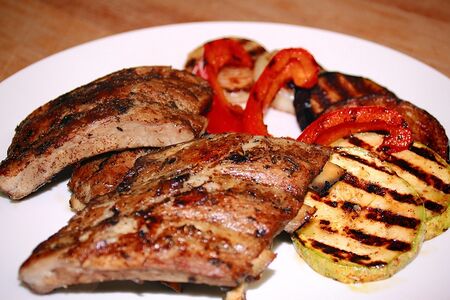 Ребра свиные с овощами гриль