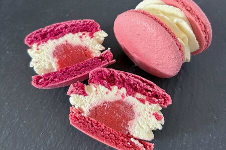 Макарон ваниль-клубника 