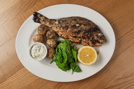 Дорадо с огня со шпинатом