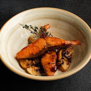 Лосось с шампиньонами