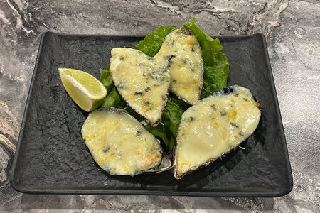 Мидии Киви, запеченные с сыром дорблю