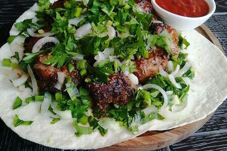 Мясо по-грузински с соусом сацебели 