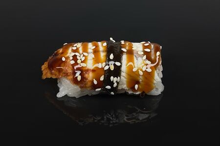 Суши с угрем