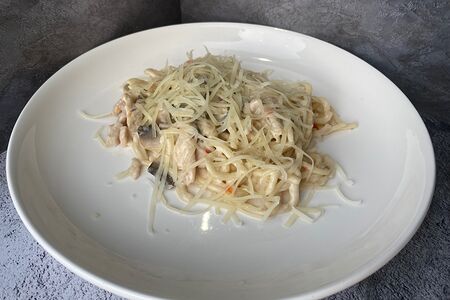 Паста с курицей и грибами